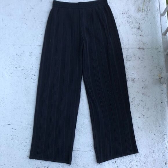 leLia Pants  - Picture 1 of 4